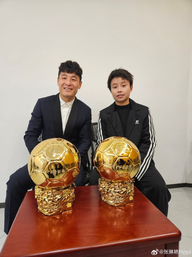 张琳艳社媒晒与武磊合照:感谢、荣幸、幸运,祝磊哥早日康复